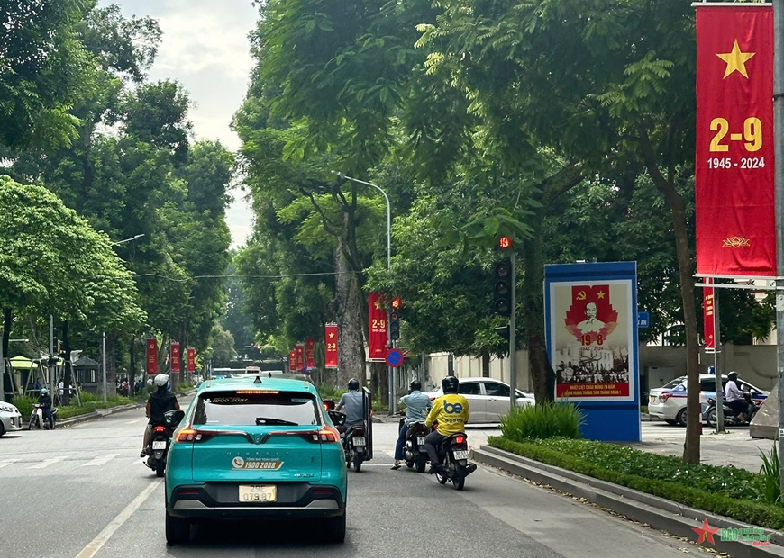 View - 	Hà Nội trang hoàng chào mừng 79 năm Cách mạng Tháng Tám-Quốc khánh 2-9